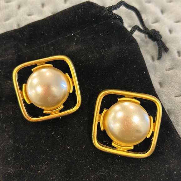 Vintage Matte Gold Finished Square Pearl Button Earrings-boutique - Picture 1 of 5
